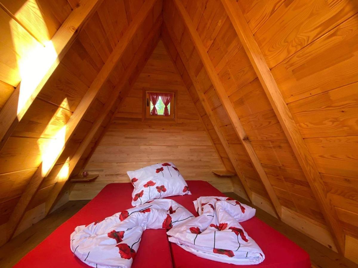 Licko Petrovo Selo Rooms & Glamping Lana Haus מראה חיצוני תמונה