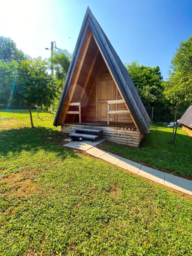 Licko Petrovo Selo Rooms & Glamping Lana Haus מראה חיצוני תמונה