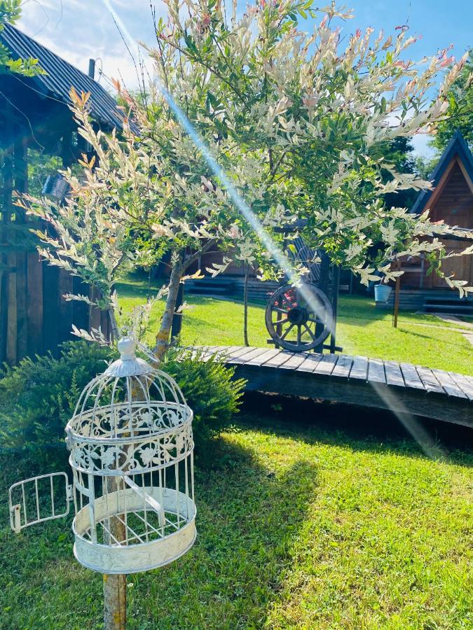 Licko Petrovo Selo Rooms & Glamping Lana Haus מראה חיצוני תמונה