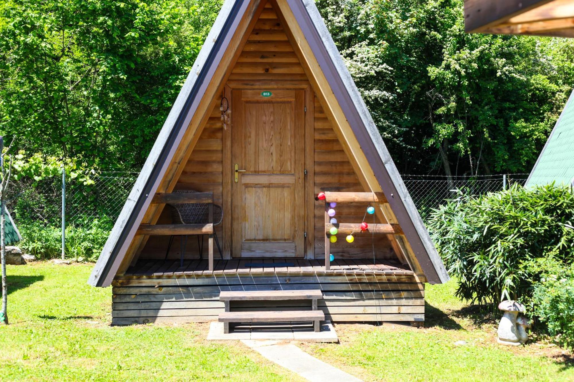 Licko Petrovo Selo Rooms & Glamping Lana Haus מראה חיצוני תמונה