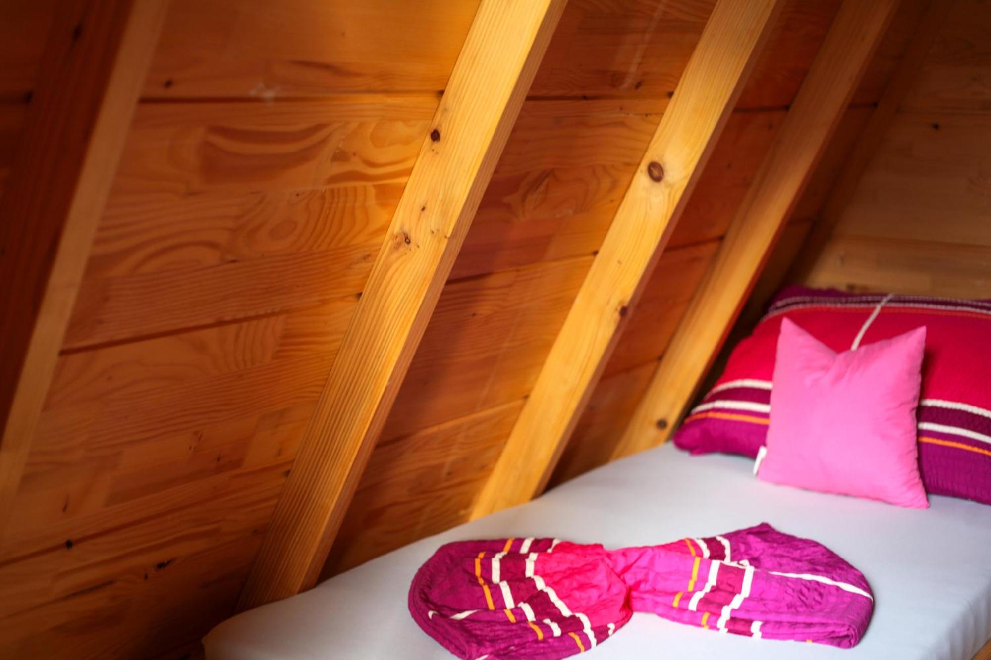 Licko Petrovo Selo Rooms & Glamping Lana Haus מראה חיצוני תמונה