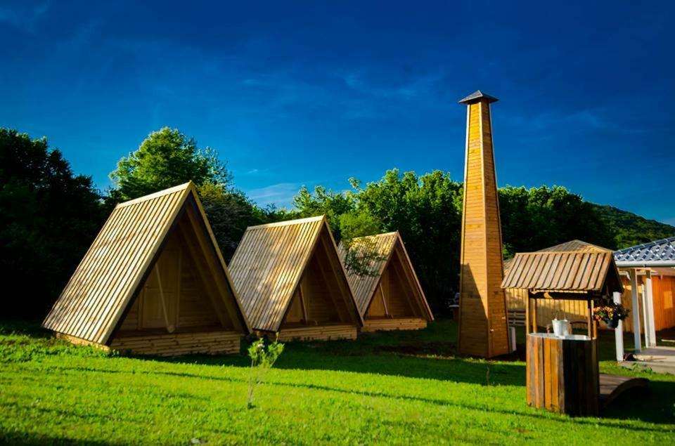 Licko Petrovo Selo Rooms & Glamping Lana Haus מראה חיצוני תמונה